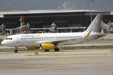 EC-LZE (5885) 2013 Airbus A320-232(WL)