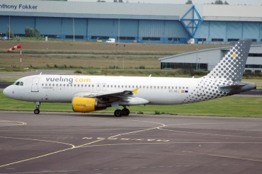 EC-HQJ (1430) 2001 Airbus A320-214