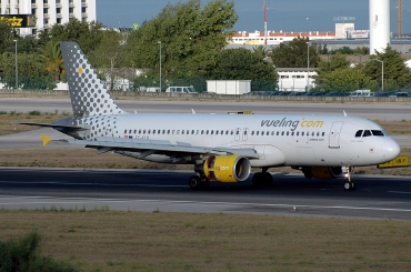 EC-KLB (3321) 2007 Airbus A320-214