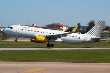 EC-LUO (5530) 2013 Airbus A320-232(WL)