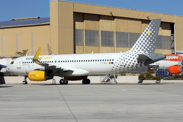 EC-MEQ (6483) 2015 Airbus A320-232(WL)