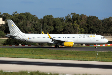 EC-MOO (7471) 2016 Airbus A321-231(WL)