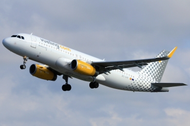 EC-LVV (5620) 2013 Airbus A320-232(WL)