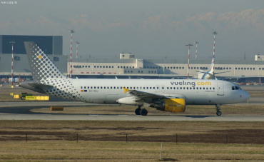 EC-HQJ (1430) 2001 Airbus A320-214