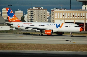 EI-DFO (371) 1992 Airbus A320-211