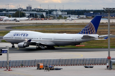 N117UA (28810) 1999 Boeing 747-422