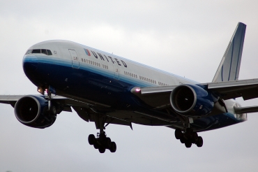 N217UA (30550) 2000 Boeing 777-222 ER