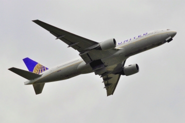 N217UA (30550) 2000 Boeing 777-222 ER