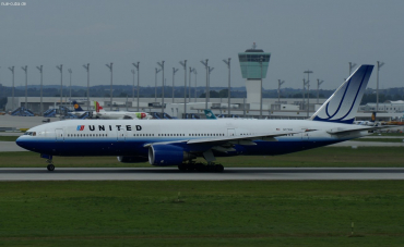 N772UA (26930) 1994 Boeing 777-222