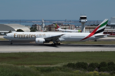 A6-EBF (32708) 2005 Boeing 777-31H(ER)
