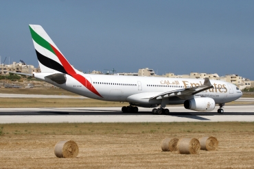 A6-EKW (316) 2000 Airbus A330-243