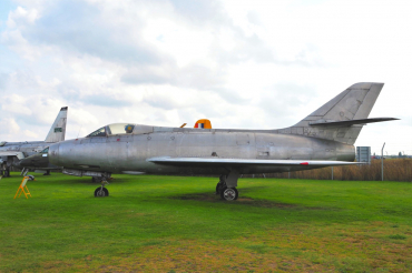 121 (121) Dassault MD-454 Mystere IVA