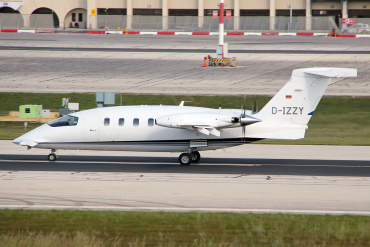 D-IZZY (1034) 1999 Piaggio P-180 Avanti