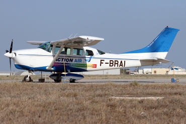 F-BRAI (P206-0516) Cessna P206C Super Skylane