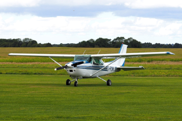 G-POWL (182-67813) 1982 Cessna 182R Skylane