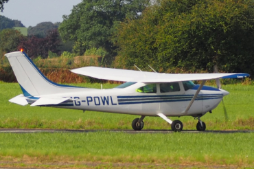 G-POWL (182-67813) 1982 Cessna 182R Skylane