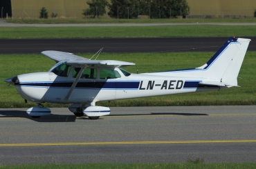 LN-AED (172-68157) Cessna 172N Skyhawk II