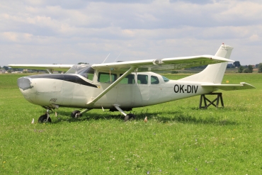 OK-DIV, (cn 20700176), Cessna 207A Skywagon 207