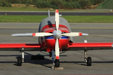 LN-DFK (2553) Robin DR-400-180R Remorqueur