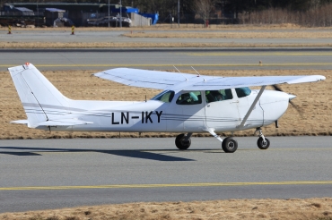 LN-IKY (17274139) Cessna 172P