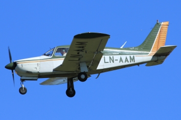 LN-AAM (28R-7435257) Piper PA-28R-200 Cherokee Arrow II