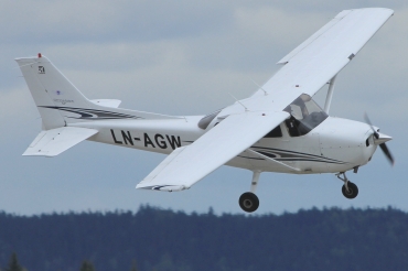 LN-AGW (172S9793) Cessna 172S