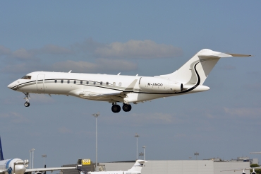 M-ANGO (5610) 2005 Bombardier Challenger 604
