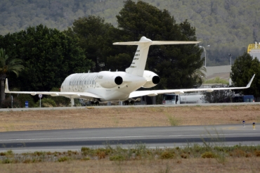 C-GCDS (9137) 2003 Bombardier BD-700-1A10 Global Express
