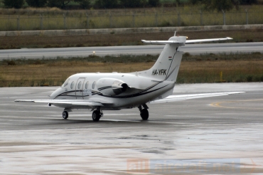 HA-YFK (RJ-56) Beechcraft 400 BeechJet