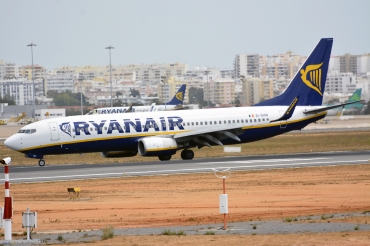 EI-DHW (33823) 2005 Boeing 737-8AS(WL)