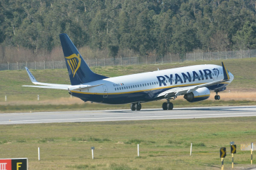 EI-EKO (35027) 2010 Boeing 737-8AS(WL)