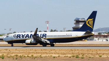 EI-EFD (35011) 2009 Boeing 737-8AS(WL)