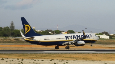 EI-EFM (37535) 2009 Boeing 737-8AS(WL)