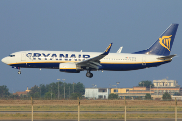 EI-EFW (35018) 2009 Boeing 737-8AS(WL)