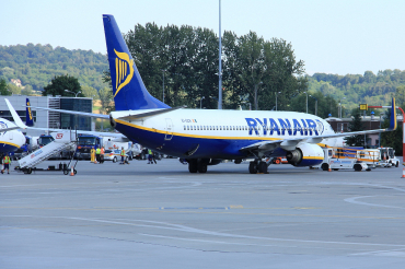 EI-DCR (33811) 2004 Boeing 737-8AS(WL)