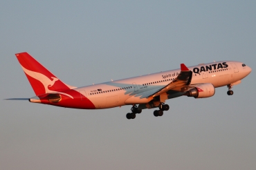 VH-EBA (508) 2002 Airbus A330-202
