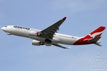 VH-EBI (898) 2008 Airbus A330-202