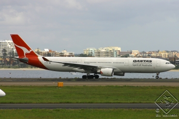 VH-QPE (593) 2004 Airbus A330-303