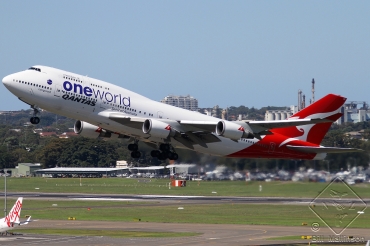 VH-OEF (32910) 2002 Boeing 747-438(ER)