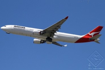 VH-QPI (705) 2005 Airbus A330-303