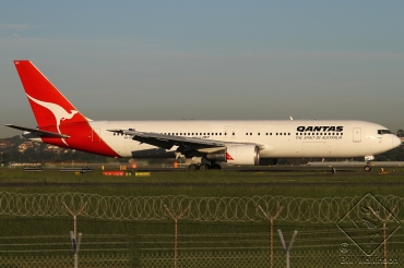 VH-OGH (24930) 1990 Boeing 767-338(ER)