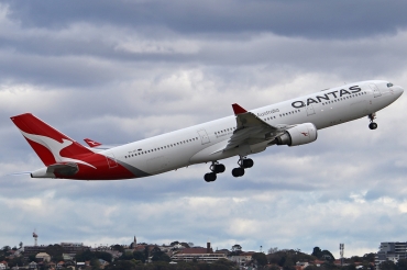 VH-QPI (705) 2005 Airbus A330-303