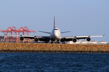 VH-OEF (32910) 2002 Boeing 747-438(ER)