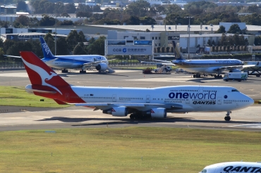 VH-OEF (32910) 2002 Boeing 747-438(ER)