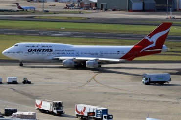 VH-OJT, (cn 25565), Boeing 747-438