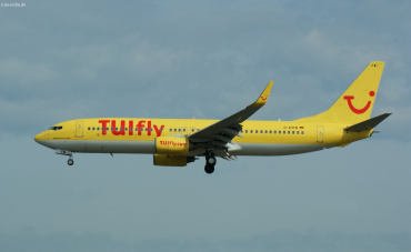 D-AHFW (30882) 2001 Boeing 737-8K5(WL)