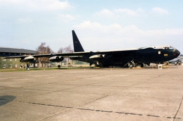 56-0689 · Boeing B-52D Stratofortress · (EGSU)
