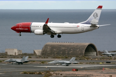 LN-DYG (39165) 2010 Boeing 737-8JP WL