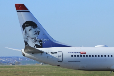 LN-NOM (28642) 2001 Boeing 737-86N WL