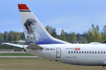 LN-DYL (40867) 2011 Boeing 737-8JP WL